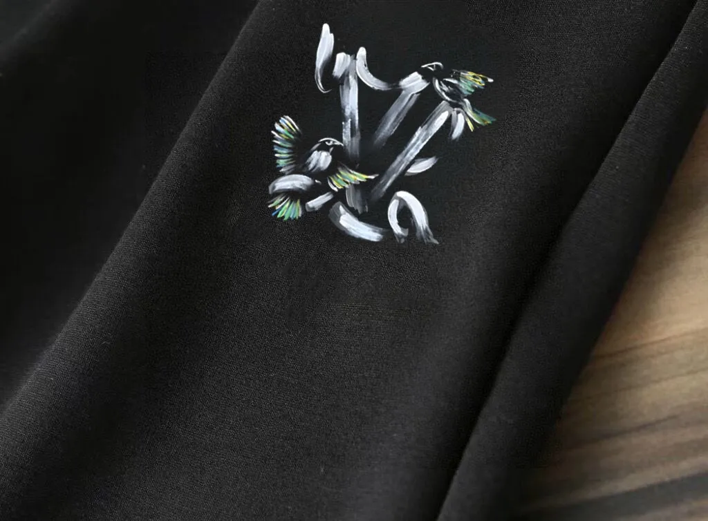 🅿️400 direct batch [LV Louis Vuitton] (Fat Man Gospel) hot-selling suit is coming. Focus on the original version of the official website. 2025 new hot-selling cardigan sweater suit. The original order is the best. 🇭🇰The meticulous work of top designers. Just for a fitting and perfect upper body effect. 100% natural high-quality Roman cotton, close-fitting comfort, noble and elegant! Original hardware embodies elegance and nobility! Counter size: M-5XL (maximum wear up to 220 pounds)